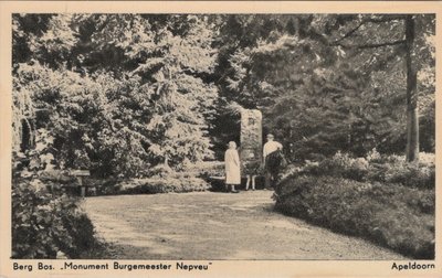 APELDOORN - Berg en Bos. Monument Burgemeester Nepveu