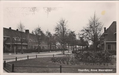 NAARDEN - Anna Meursstraat