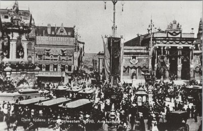 AMSTERDAM - Dam tijdens Kroningsfeesten 1898