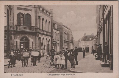 ENSCHEDE - Langestraat met Stadhuis