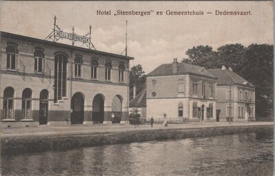 DEDEMSVAART - Hotel Steenbergen en Gemeentehuis