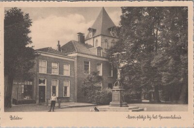 DELDEN - Mooi plekje bij het Gemeentehuis