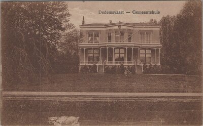 DEDEMSVAART - Gemeentehuis