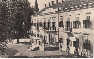 HUNGARY Heviz - Sanatorium, mailed 1953 Vintage Postcard