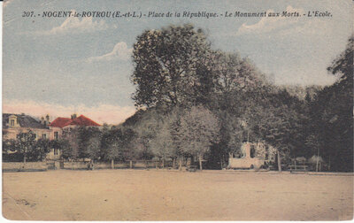 FRANCE Nogent-le-Rotrou - Place de la Republique, mailed c.1910 Vintage Postcard