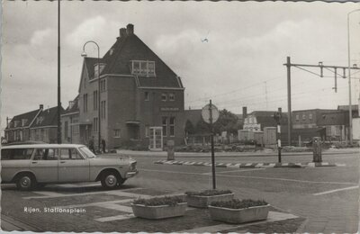 RIJEN - Stationsplein