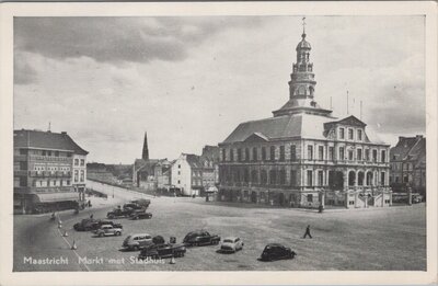 MAASTRICHT - Markt met Stadhuis