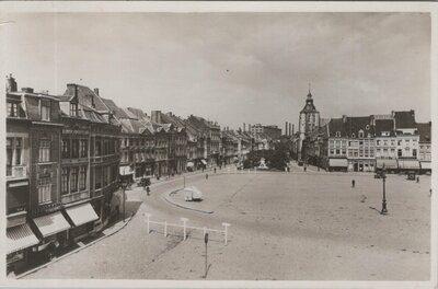 MAASTRICHT - Boschstraat met de St. Mathiaskerk