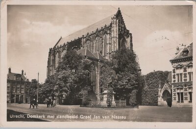 UTRECHT - Domkerk met Standbeeld Graaf Jan van Nassau