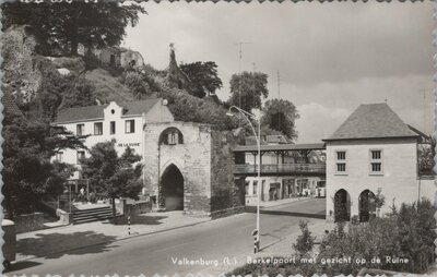 VALKENBURG (L.) - Berkelpoort met gezicht op de Ruïne