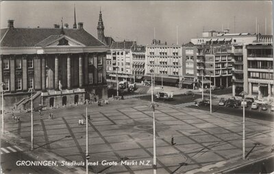 GRONINGEN - Stadhuis met Grote Markt N.Z.