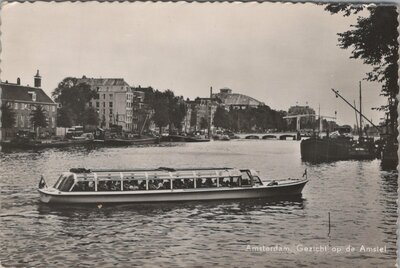 AMSTERDAM - Gezicht op de Amstel