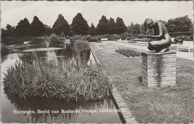 NIJMEGEN - Beeld van Badende Vrouw, Goffertpark