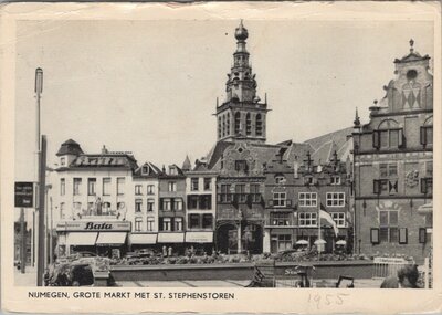 NIJMEGEN - Grote Markt met St. Stephenstoren