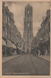 UTRECHT - Zadelstraat met Dom