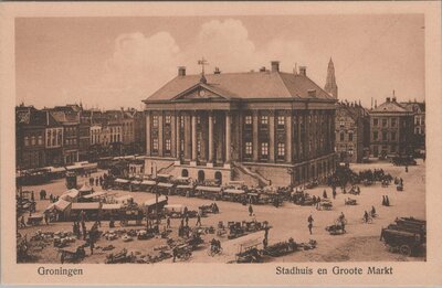 GRONINGEN - Stadhuis en Groote Markt