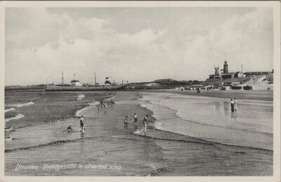 IJMUIDEN - Strandgezicht m. uitvarend schip