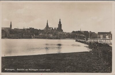 NIJMEGEN - Gezicht op Nijmegen vanaf Lent