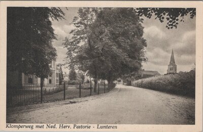 LUNTEREN - Klomperweg met Ned. Herv. Pastorie