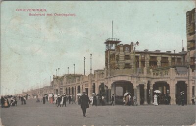 SCHEVENINGEN - Boulevard met Oranjegalerij