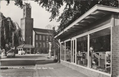 WINTERSWIJK - Torenstraat met Gem. Huis