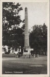 APELDOORN - Gedenknaald