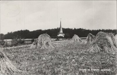 LAAG-SOEREN - Gezicht op Priesnitz monument