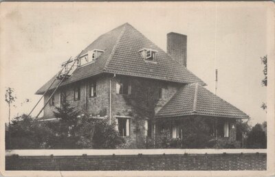 LUNTEREN - Jeugdherberg De Poelakker (voorzijde)