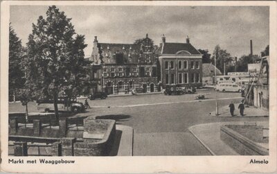 ALMELO - Markt met Waaggebouw