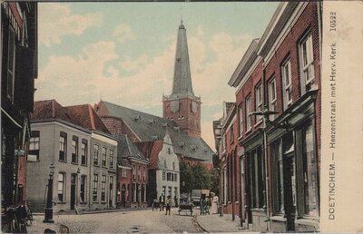 DOETINCHEM - Heezenstraat met Herv. Kerk