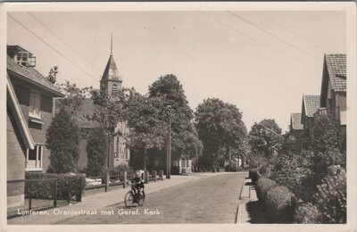 LUNTEREN - Oranjestraat met Geref. Kerk