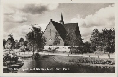 EDE - Beatrixpark met Nieuwe Ned. Herv. Kerk