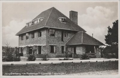 LUNTEREN - Jeugherberg de Poelakker (voorzijde)