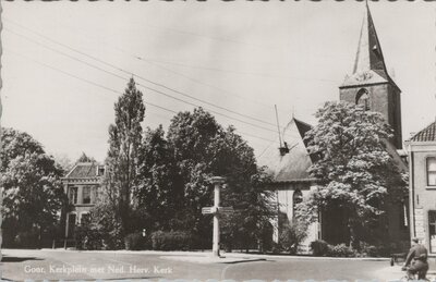 GOOR - Kerkplein met Ned. Herv. Kerk