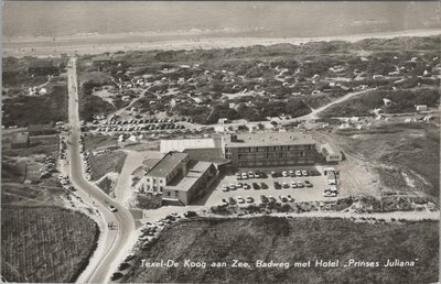 TEXEL-DE KOOG - aan Zee, Badweg met Hotel Prinses Juliana