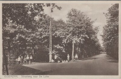 OLDENZAAL - Straatweg naar de Lutte