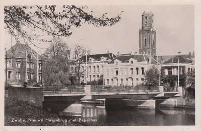 ZWOLLE - Nieuwe Havenbrug met Peperbus