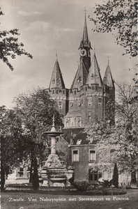 ZWOLLE - Van Nahuyspleijn met Sassenpoort en Fontein