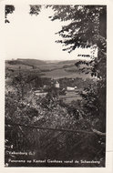 VALKENBURG (L) - Panorama op Kasteel Genhoes vanaf de Schaesberg