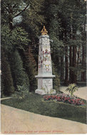 APELDOORN - Het Loo. Koninklijk Park met Gedenkzuil