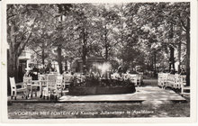 APELDOORN - Voortuin met Fontein a/d Prinses Julianatoren