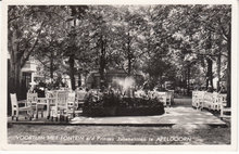 APELDOORN - Voortuin met Fontein a/d Prinses Julianatoren