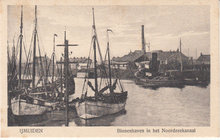 IJMUIDEN - Binnenhaven in het Noordzeekanaal