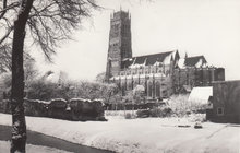 ZALTBOMMEL - St. Maartenskerk met Oude Stadsmuur