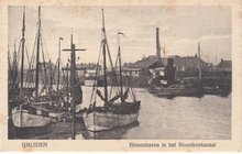 IJMUIDEN - Binnenhaven in het Noordzeekanaal