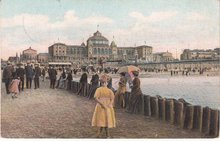 SCHEVENINGEN - Gezicht op Strand en Kurhaus