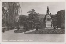 LEIDEN - Standbeeld van Burg. v. d. Werff