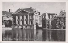 DEN HAAG - Hofvijver met Mauritshuis