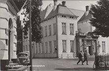 ZUTPHEN - s Gravenhof met Gemeentehuis