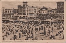 SCHEVENINGEN - Zondagsdrukte op de Boulevard